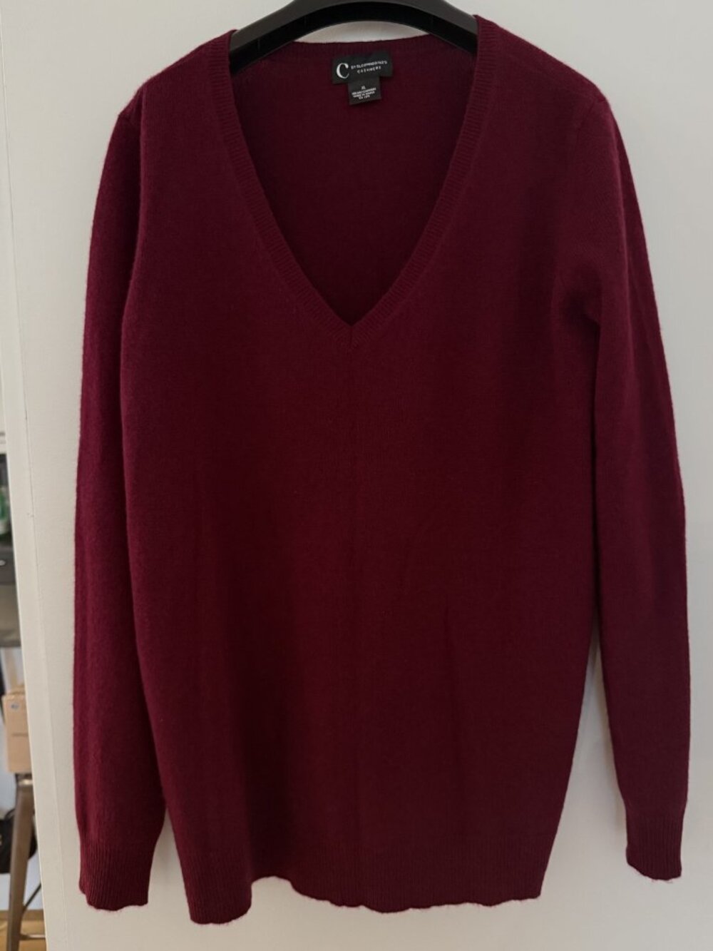 Bloomingdale’s 100% Cashmere Burgundy V-Neck Sweater XL – Unworn